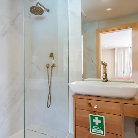 Dom wakacyjny Host Wise - Spacious Comfortable House Pool