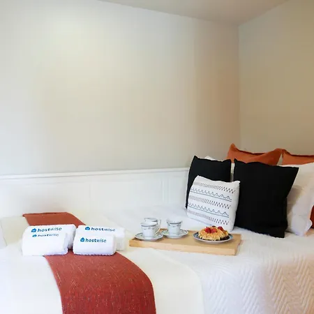 Dom wakacyjny Host Wise - Spacious Comfortable House Pool