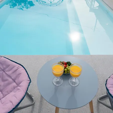 Dom wakacyjny Host Wise - Spacious Comfortable House Pool *